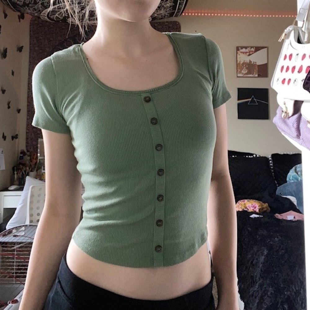 Light forest Green button crop